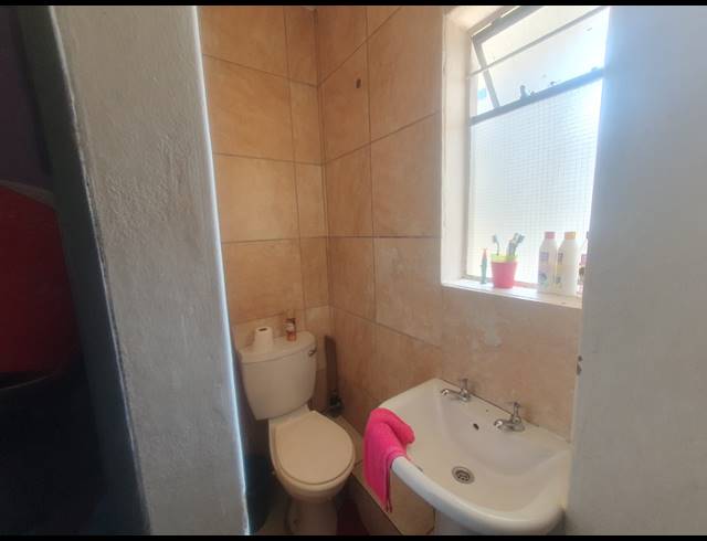 2 BEDROOM APARTMENT SOLD IN JABULANI